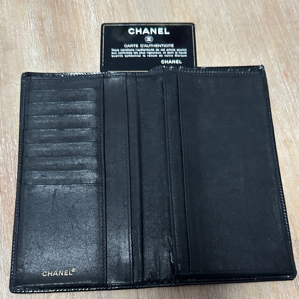 CHANEL Black Patent Leather Continental Wallet with Gold CC Emblem - Picture 2 of 11